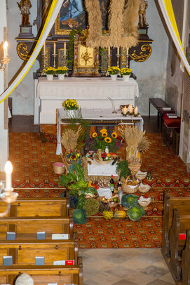 Thumbnail: _JA 24127 Erntedank in Hohenried, Kirche.jpg
